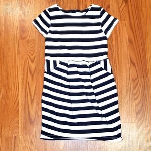 H&M
Short Sleeve Dress (Size US 4-6Y)